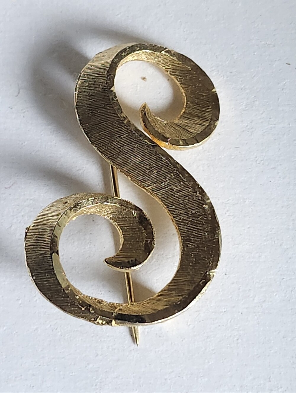 Vtg Mamselle Gold-tone Textured Scroll Letter S Brooch